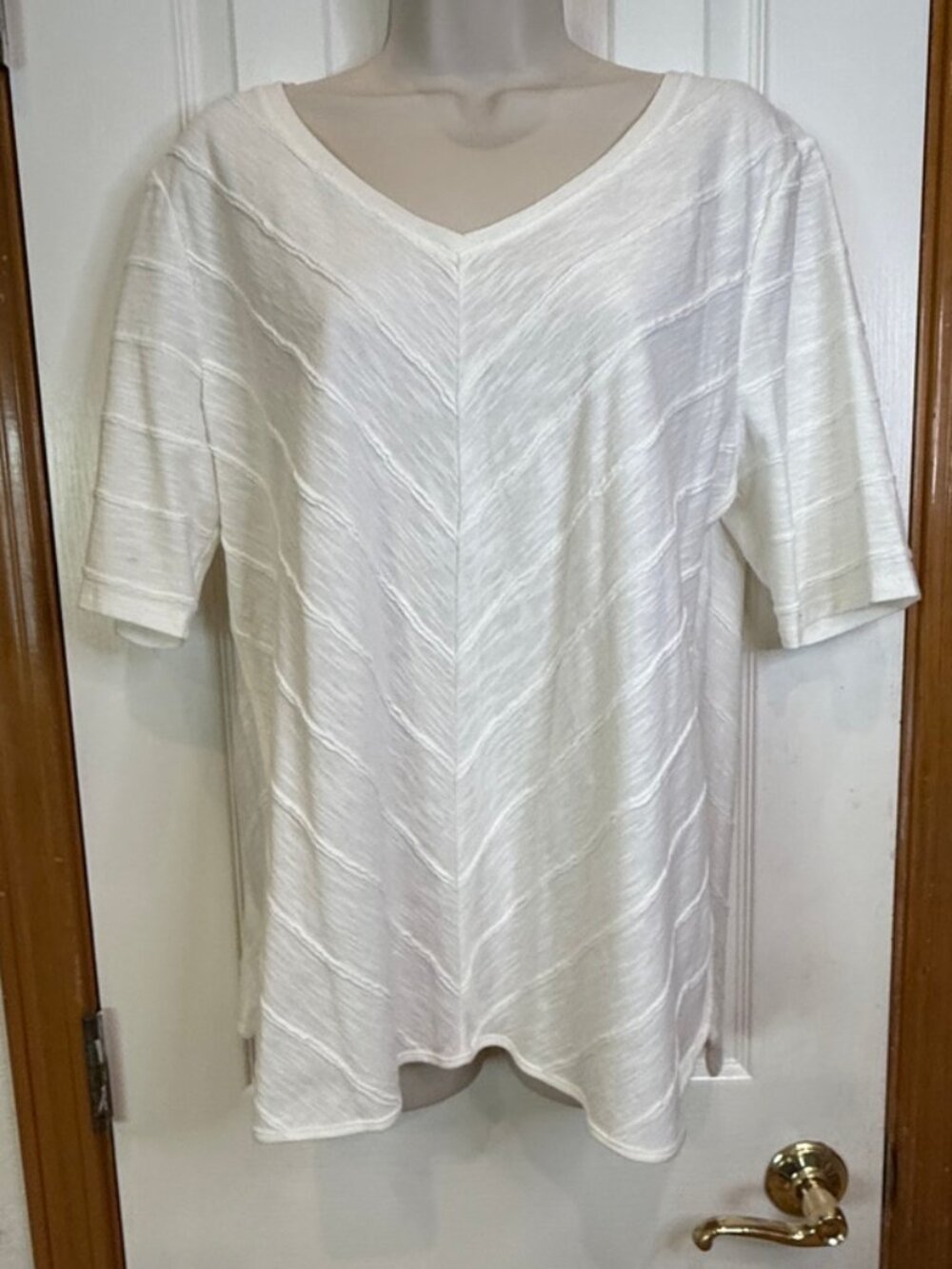 Chico's Mitered Texture Top in Ecru, size Large - NWT!!